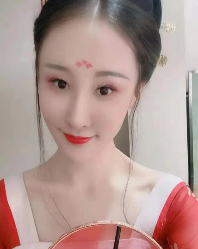 滨江区 古风苗条小姐姐